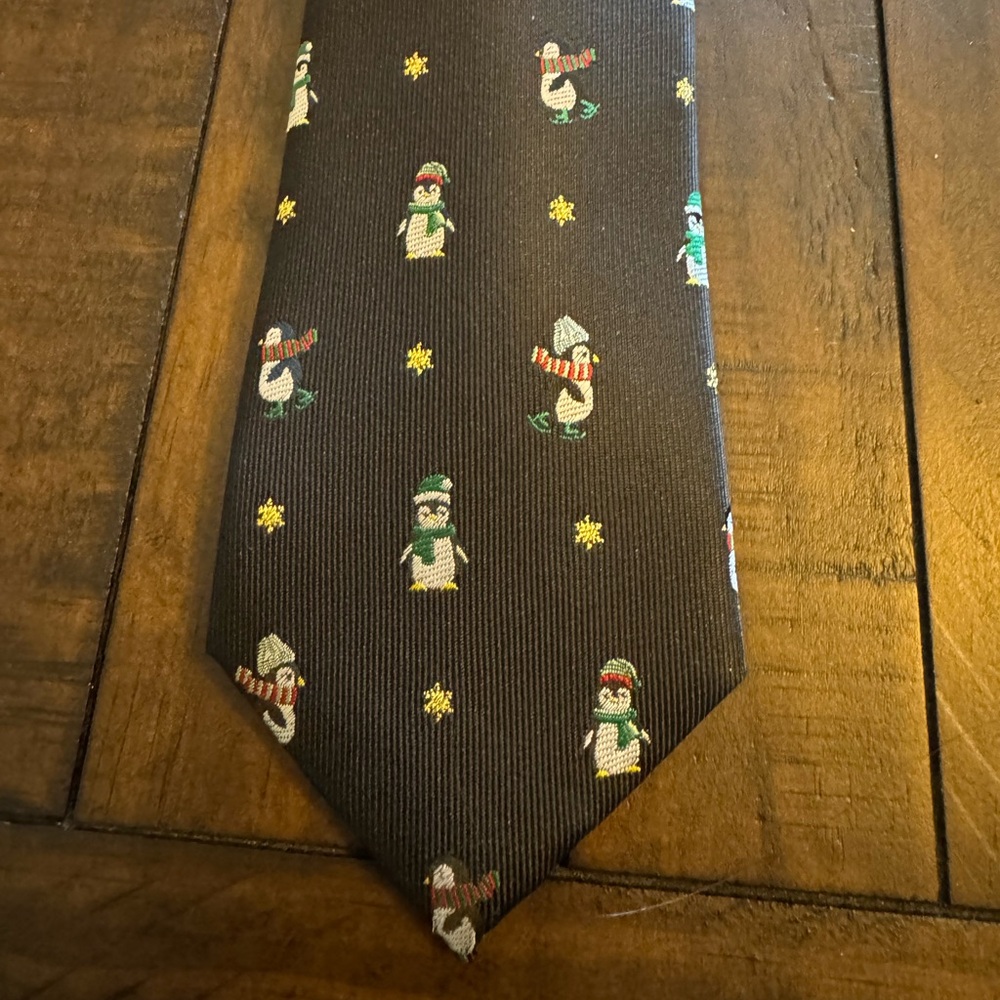 NWT - Chaps Holiday Tie with Adorable Penguin Design